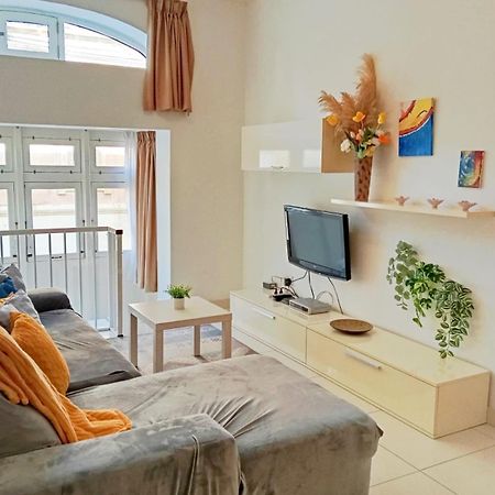 Modern Apartment In The Heart Of Sliema Steps From The Seafront エクステリア 写真