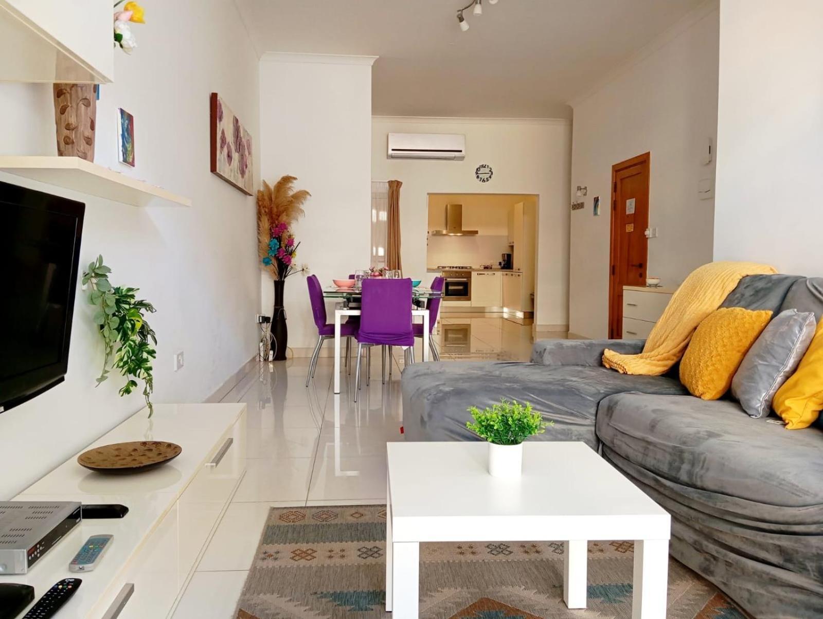 Modern Apartment In The Heart Of Sliema Steps From The Seafront エクステリア 写真